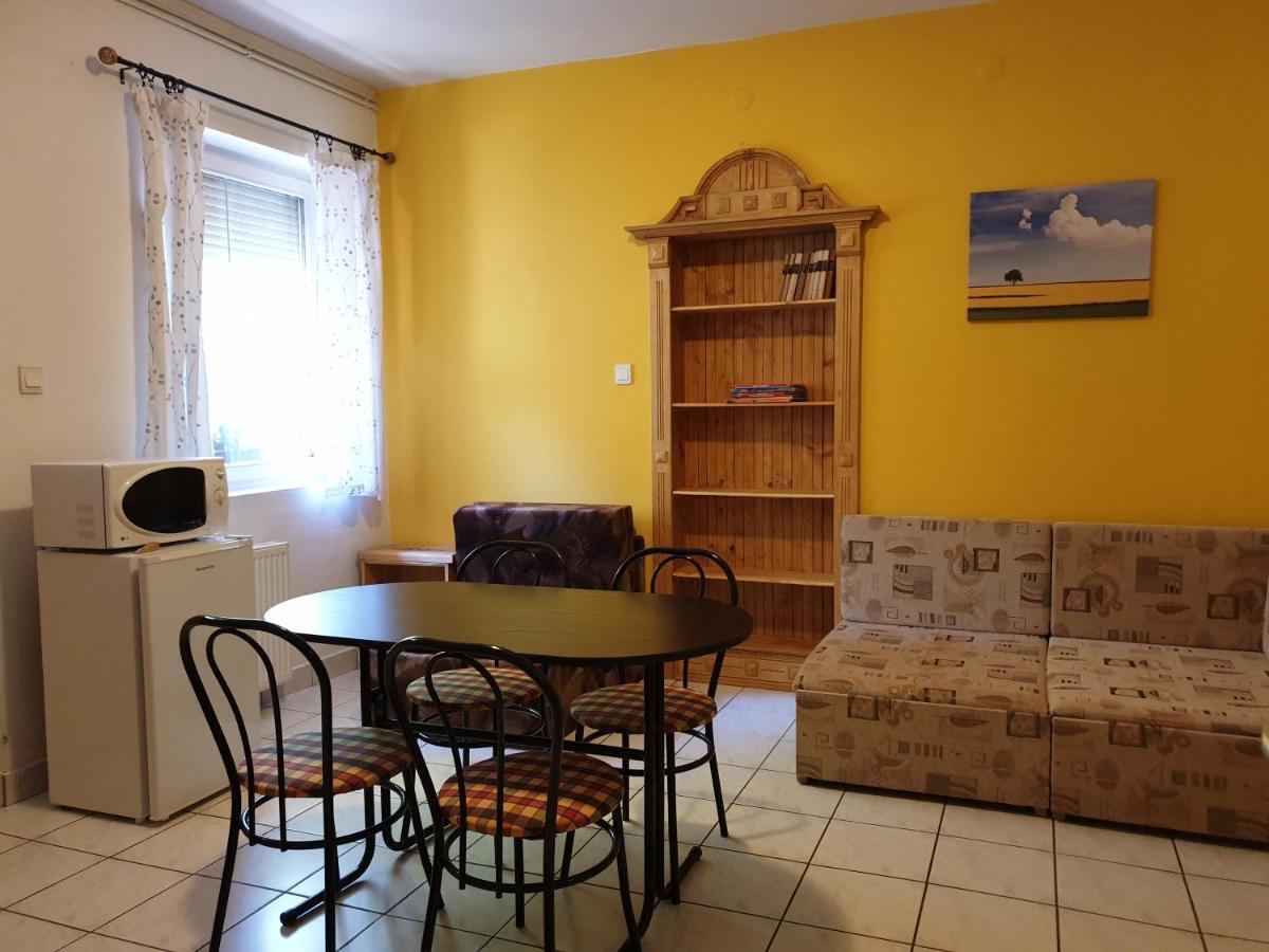 Fertodi Kuria Vendeghaz Hotel Luaran gambar